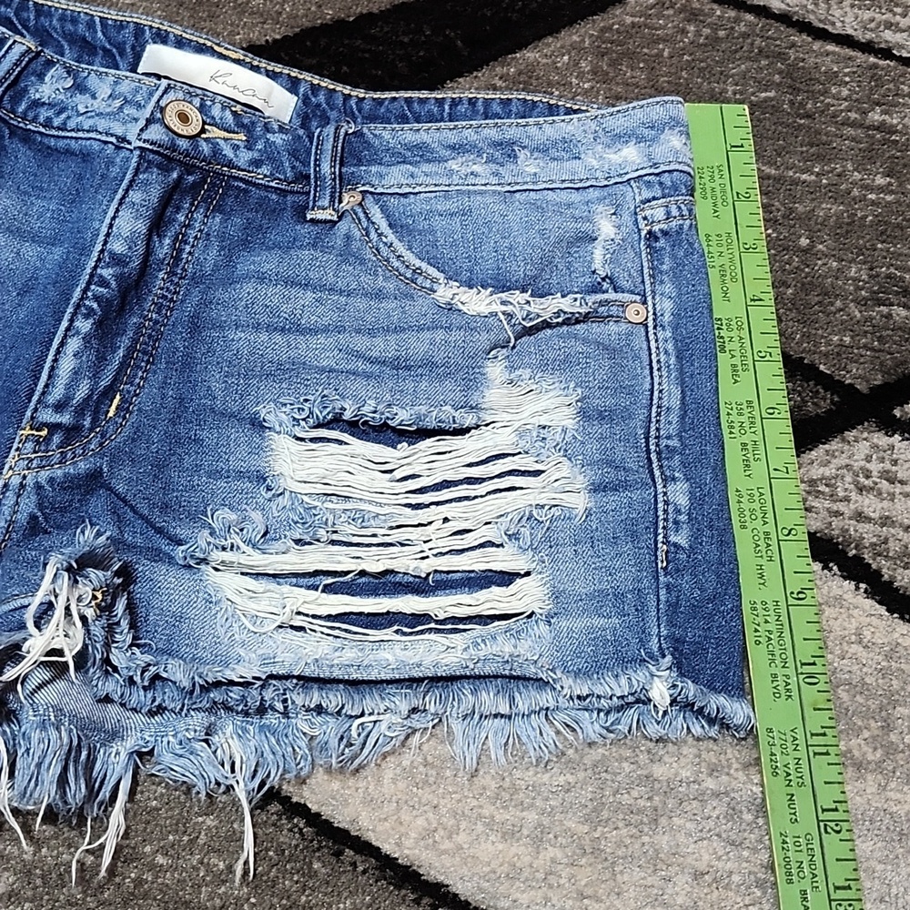 KANCAN LOS ANGELES DISTRESSED RAW-EDGE ZIP-FLY DENIM JEAN SHORTS - Picture 3 of 12